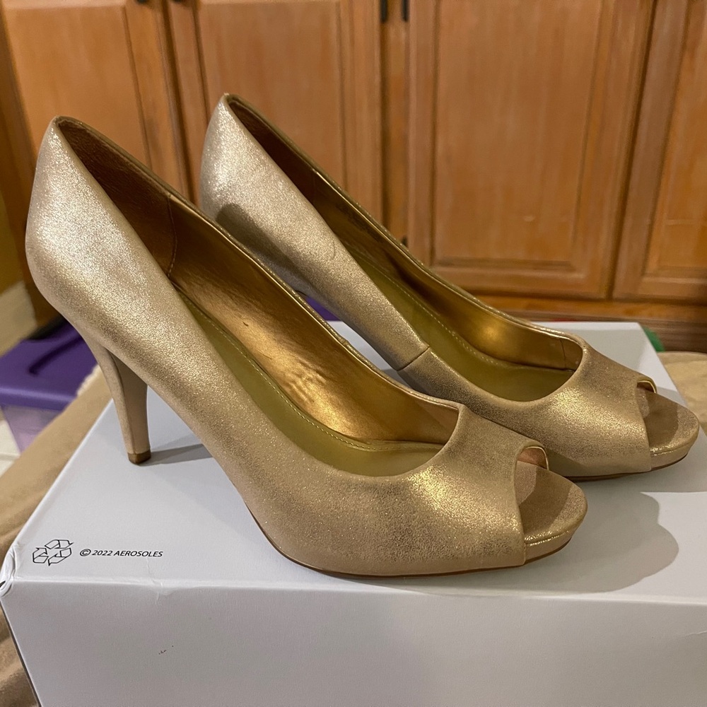 Elegant Gold Peep-Toe Heels